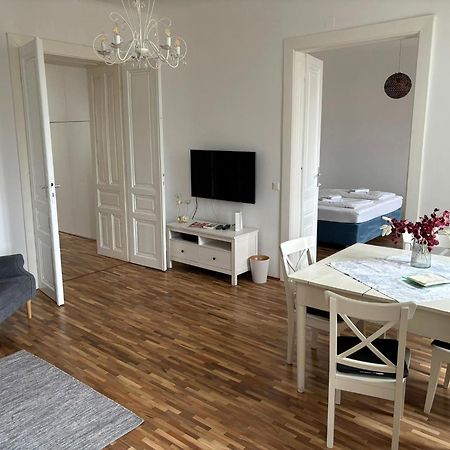 Casa Nostra - Sonnige Wohnung direkt am Augarten Wina Bagian luar foto